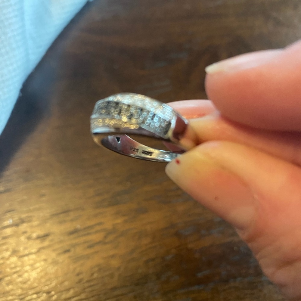 Unique black/ silver ring - Picture 3 of 4